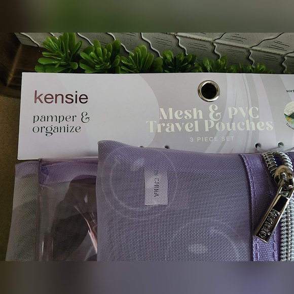 NWT Kensie Pamper & Organize Travel Set - Picture 3 of 7